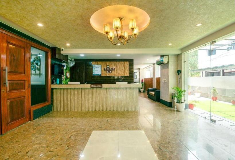 בית מלון כפרי Treebo Sunny Feast