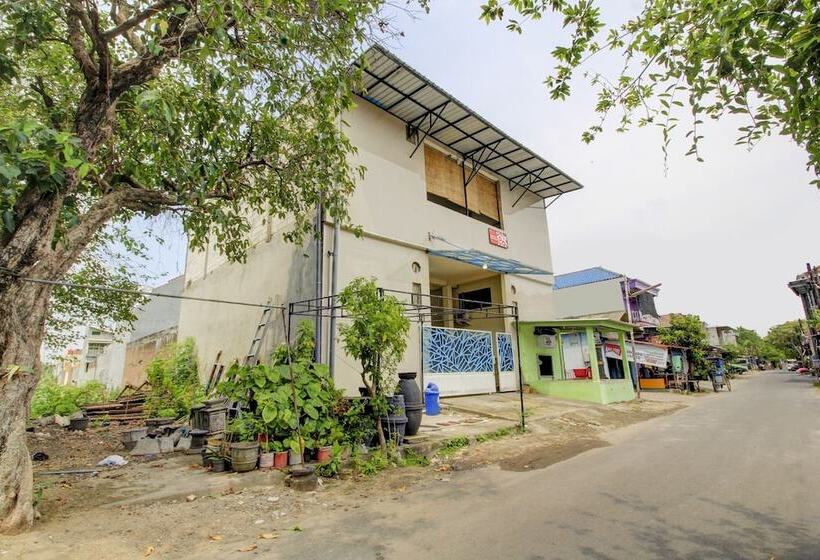 فندق Zeevanna Guest House Syariah By Oyo