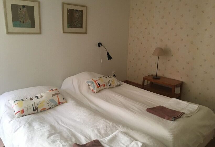 Körsbärsgården Bed & Breakfast