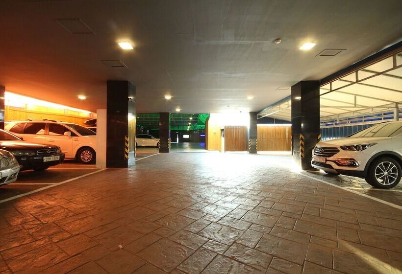 모텔 Jinju Hotel Beach