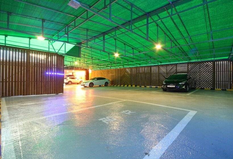 모텔 Jinju Hotel Beach