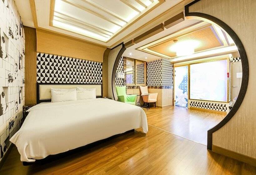 모텔 Jinju Hotel Beach