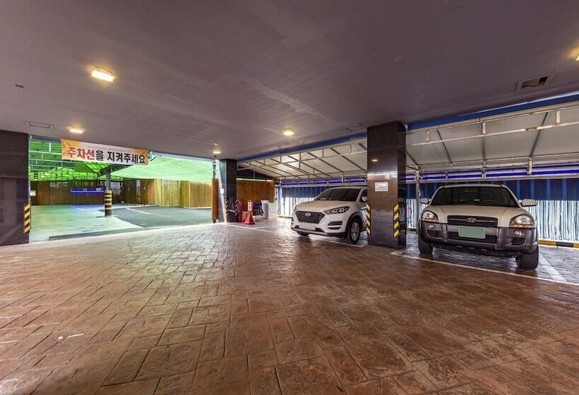 모텔 Jinju Hotel Beach