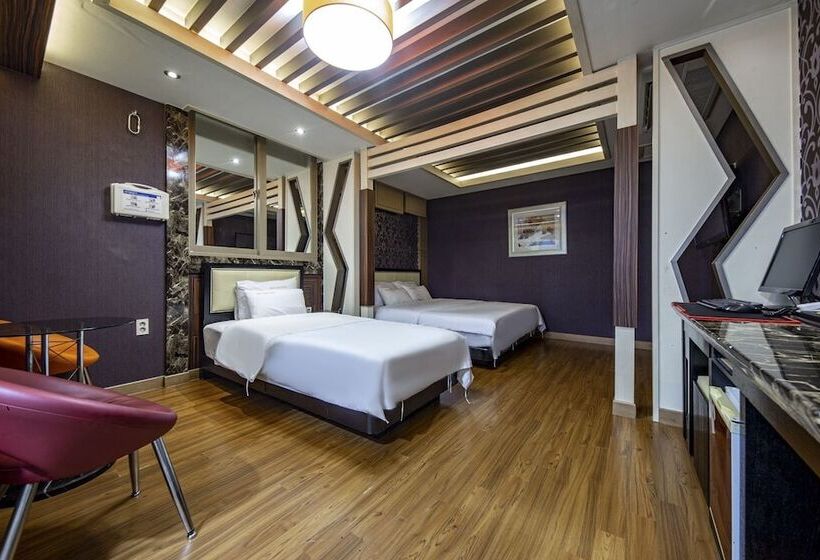 모텔 Jinju Hotel Beach