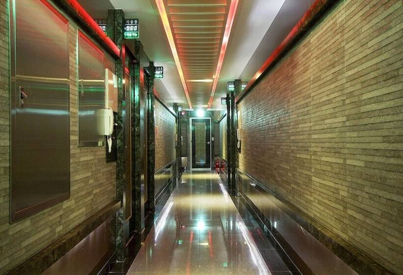 모텔 Jinju Hotel Beach