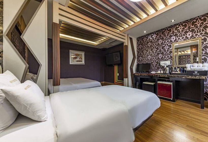 모텔 Jinju Hotel Beach