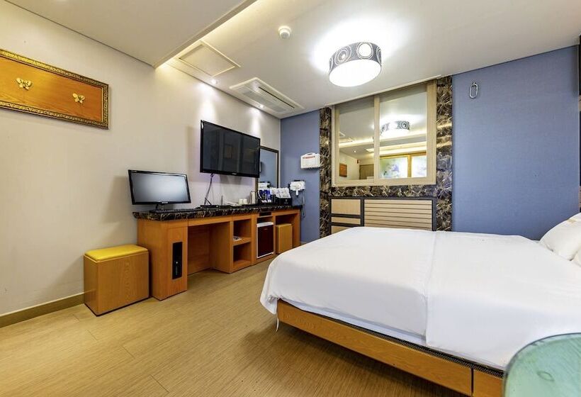 모텔 Jinju Hotel Beach