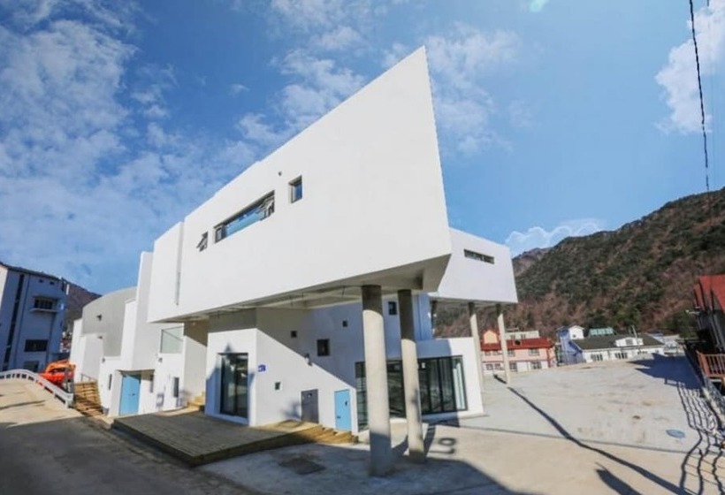 Muju Dada Pension [built In 2016]
