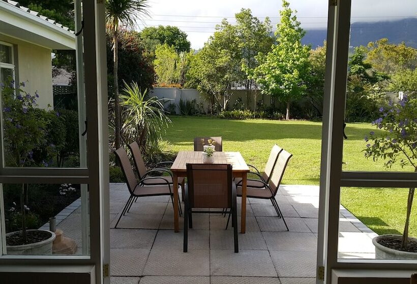 بنسيون Cherry Berry Lodge