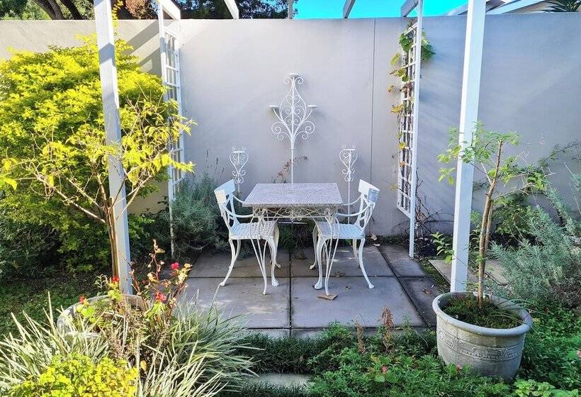 بنسيون Cherry Berry Lodge