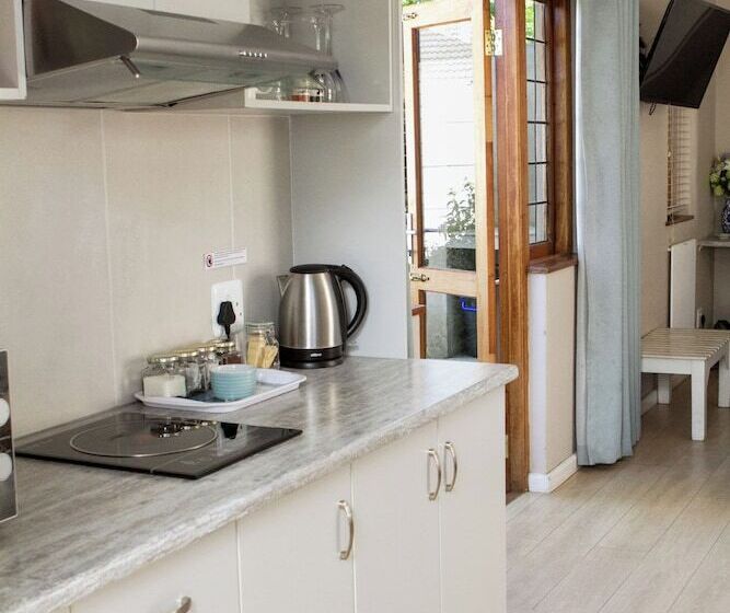 بنسيون Cherry Berry Lodge