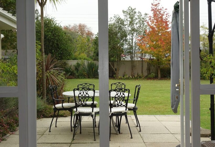 بنسيون Cherry Berry Lodge