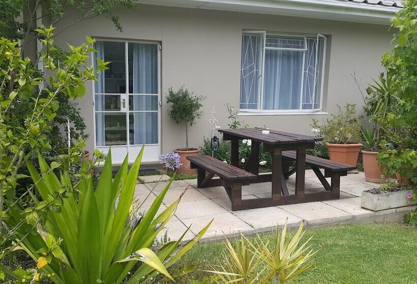 بنسيون Cherry Berry Lodge