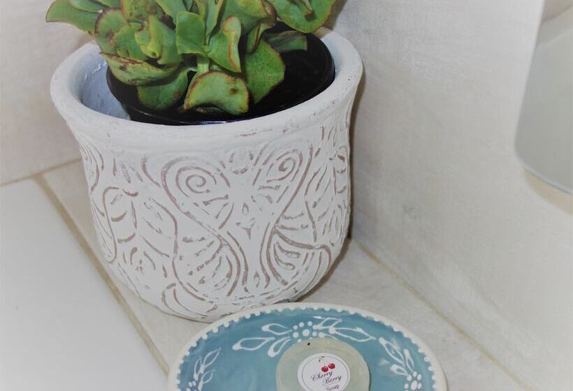 بنسيون Cherry Berry Lodge