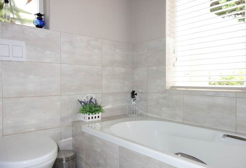 بنسيون Cherry Berry Lodge