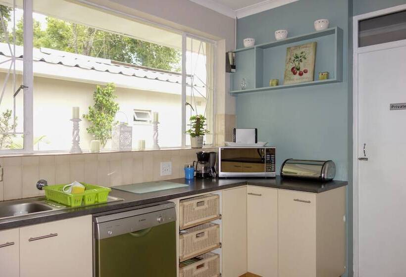 بنسيون Cherry Berry Lodge