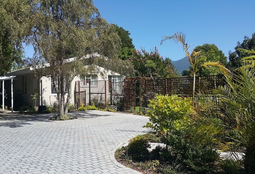 بنسيون Cherry Berry Lodge