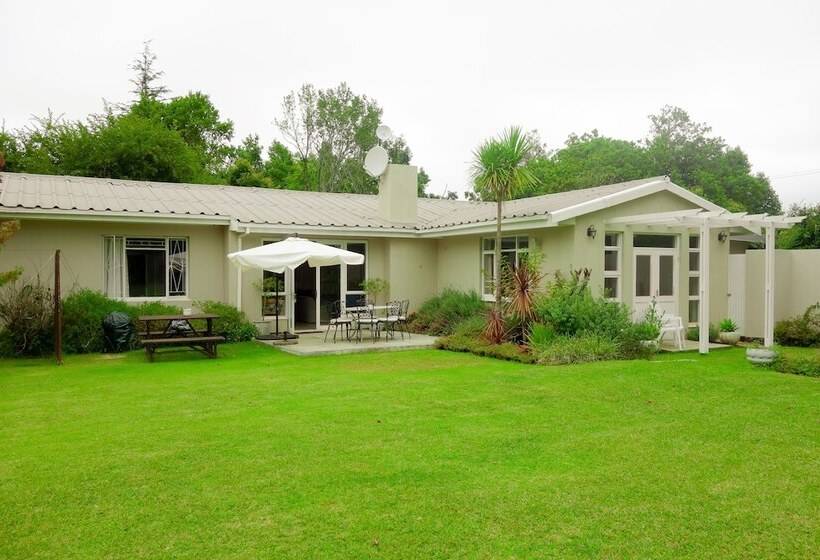 بنسيون Cherry Berry Lodge