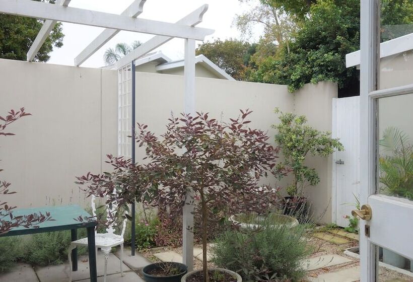 بنسيون Cherry Berry Lodge