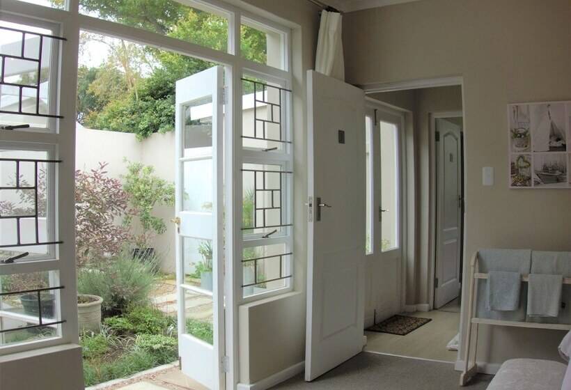 بنسيون Cherry Berry Lodge