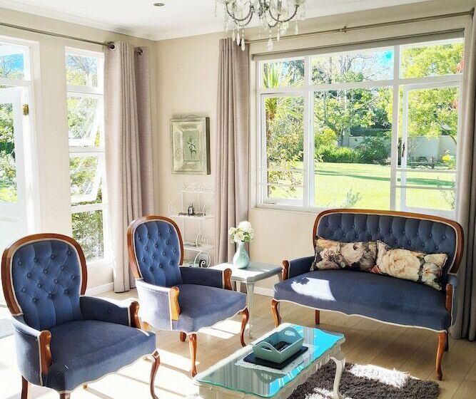 بنسيون Cherry Berry Lodge