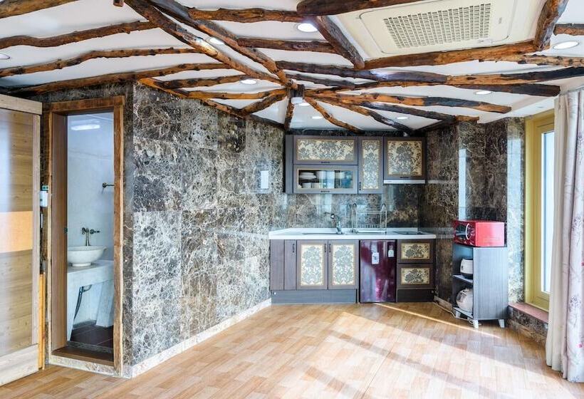 Jeju Padosoriminbak Pension