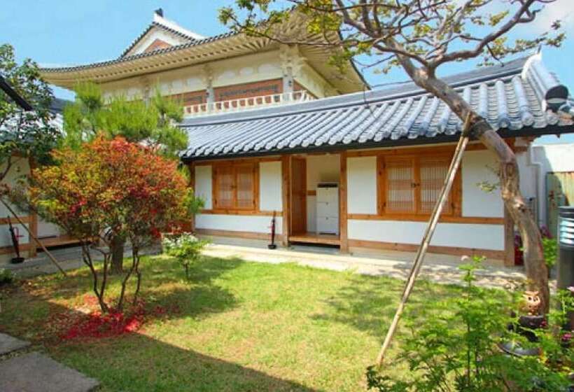 Jeonju Sarangnamoo Pension