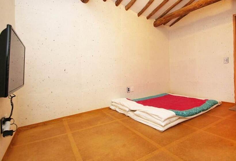 Jeonju Sarangnamoo Pension