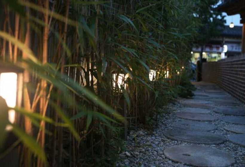 Jeonju Sarangnamoo Pension