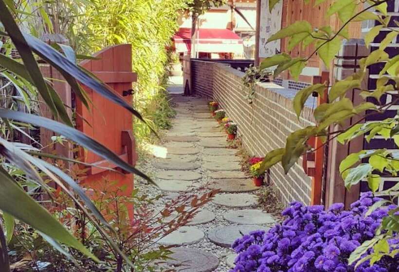 Jeonju Sarangnamoo Pension