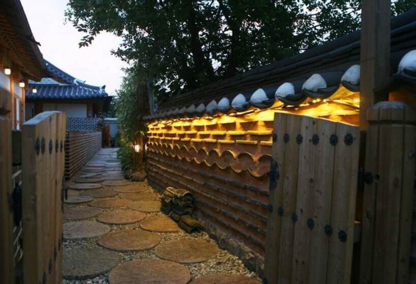 Jeonju Sarangnamoo Pension