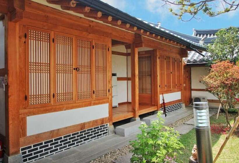 Jeonju Sarangnamoo Pension