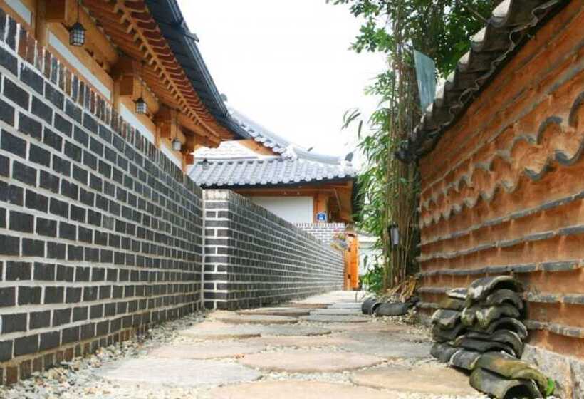 Jeonju Sarangnamoo Pension