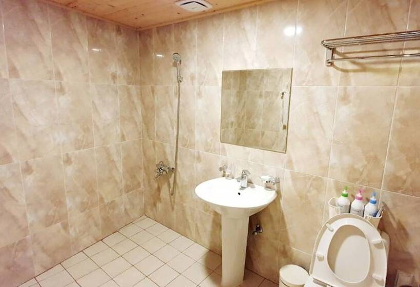 Jeonju Sarangnamoo Pension