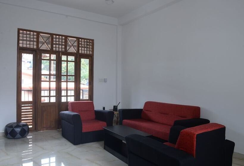 פנסיון Shadow Inn Guest House Ella