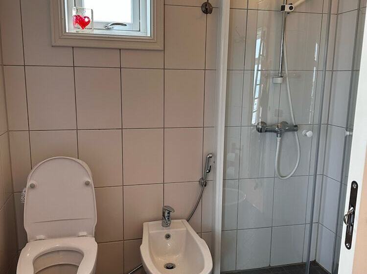 אתר נופש Midnattsol Rom Og Hytter