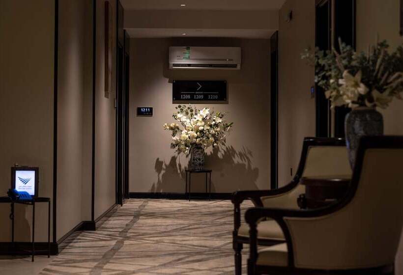 Skyline Hotel & Suites