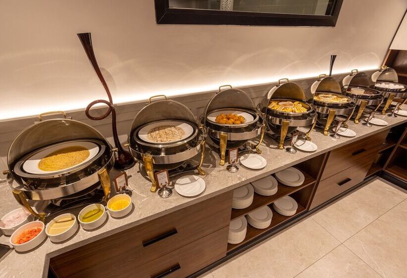 Skyline Hotel & Suites