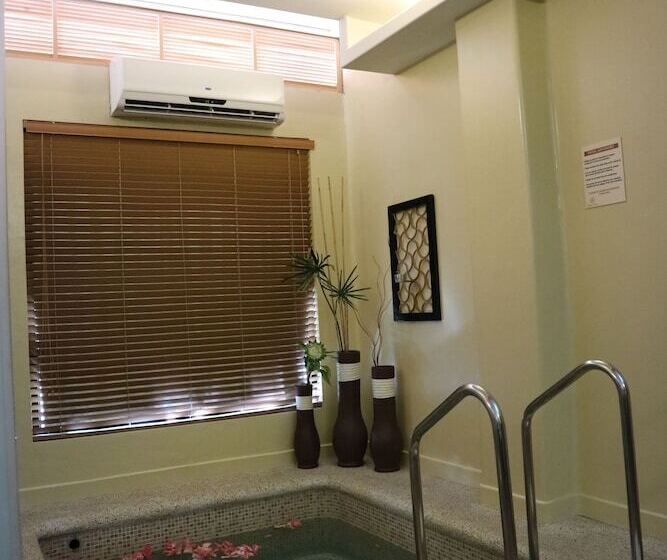 Splash Suites Hotel Laguna