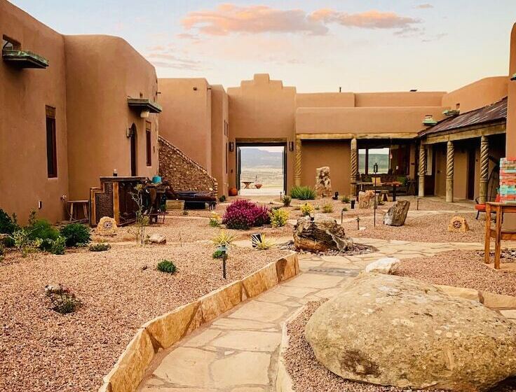 مبيت وإفطار The Grand Hacienda Inn