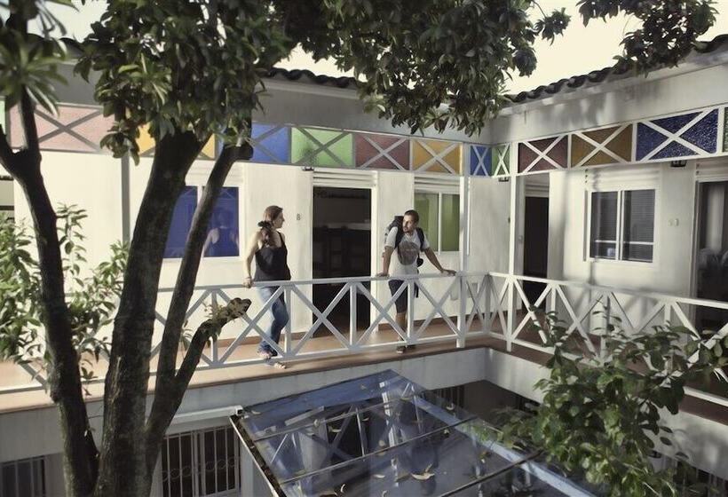 Tropica Hotel Boutique Hostel