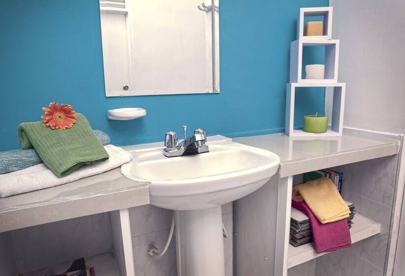 Tropica Hotel Boutique Hostel