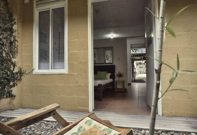 Tropica Hotel Boutique Hostel