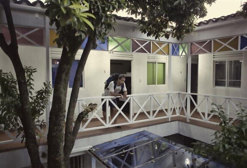 Tropica Hotel Boutique Hostel