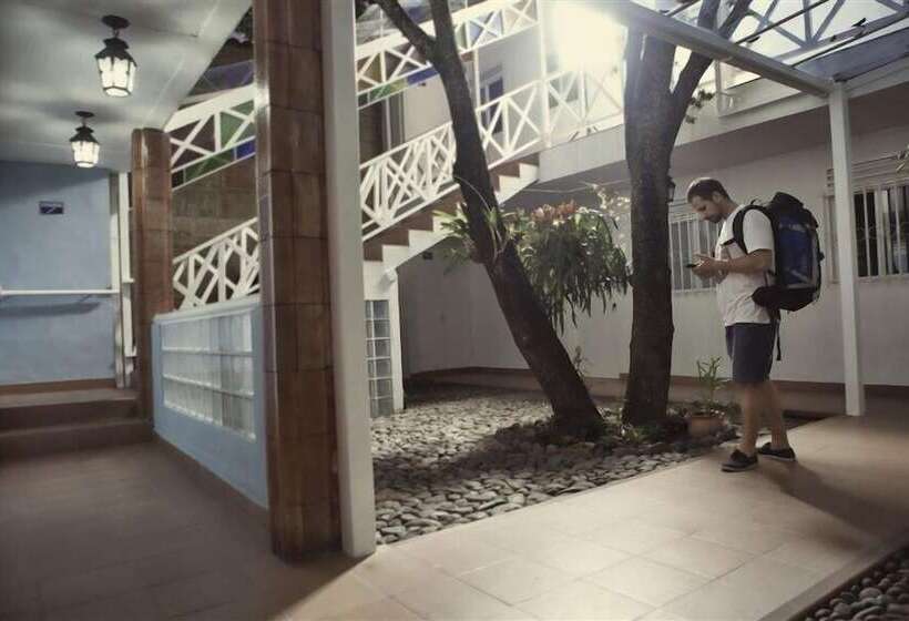 Tropica Hotel Boutique Hostel