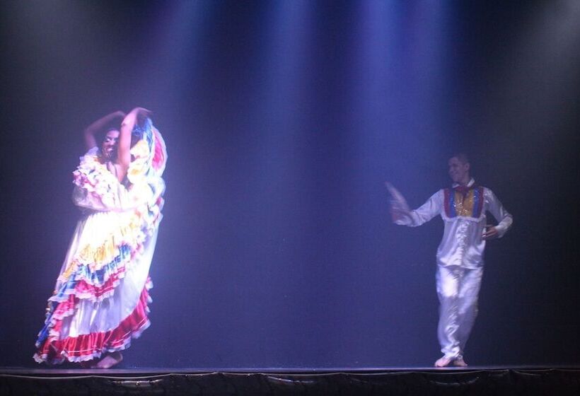 Tropica Hotel Boutique Hostel