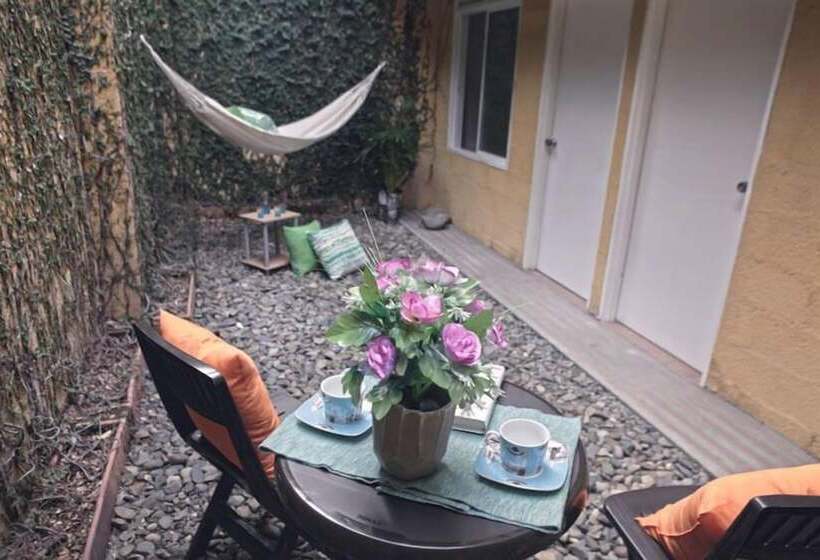 Tropica Hotel Boutique Hostel