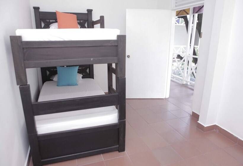 Tropica Hotel Boutique Hostel