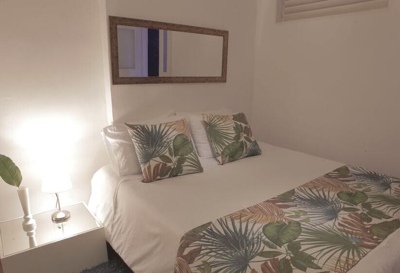 Tropica Hotel Boutique Hostel