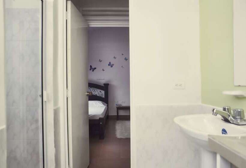 Tropica Hotel Boutique Hostel